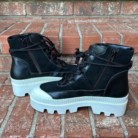 Gianni Bini Wander Lust Lug Sole Platform Boots in Black Women's Size 8 - Picture 7 of 7